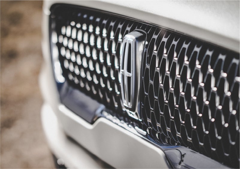 The grille of the 2023 Lincoln Aviator® Reserve model with an eye-catching repeated field of Lincoln Star logo shapes | Karl Malone Lincoln in El Dorado AR