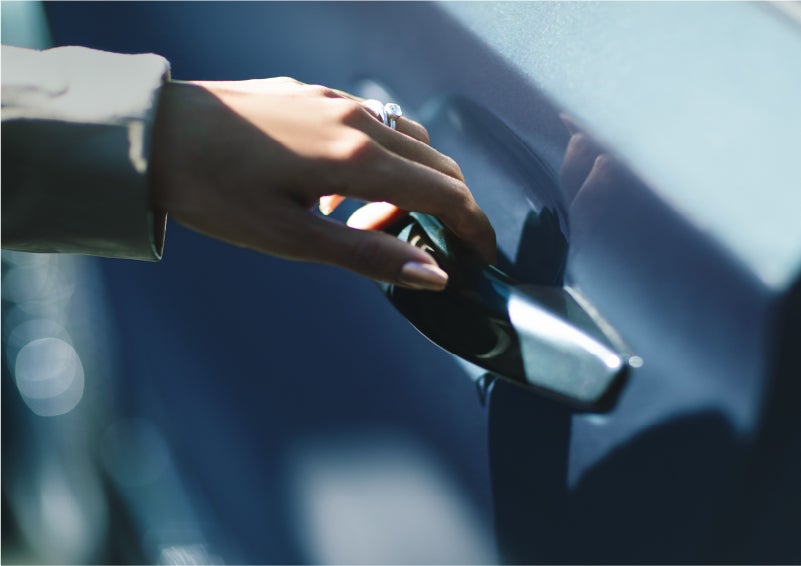 A hand gracefully grips the Light Touch Handle of a 2023 Lincoln Aviator® SUV to demonstrate its ease of use | Karl Malone Lincoln in El Dorado AR