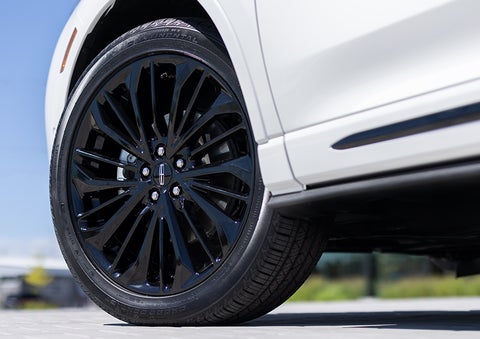 The stylish blacked-out 20-inch wheels from the available Jet Appearance Package are shown. | Karl Malone Lincoln in El Dorado AR