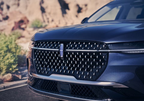 The stylish grille of a 2024 Lincoln Nautilus® SUV sparkles in the sunlight. | Karl Malone Lincoln in El Dorado AR